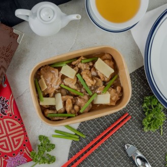 Wok-fried sliced pork with ginger spring onion style